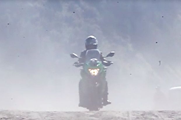 Kawasaki Versys-X 250 Taklukkan Pasir Berbisik Gunung Bromo