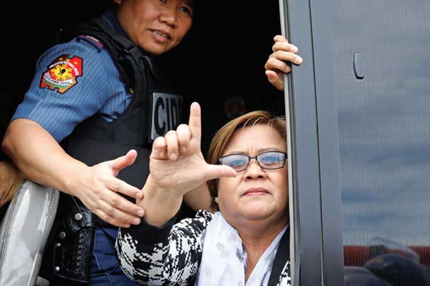 Senator Pengkritik Duterte Ditangkap