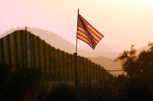 Trump Keukeuh Bangun Tembok di Perbatasan Meksiko