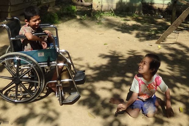 Kisah Wahyuni dan Praja, Anak Buruh Sawit yang Menderita Polio sejak Kecil