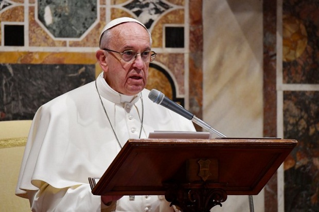 Ringankan Hukuman Pastor Paedofil, Paus Fransiskus Dikecam