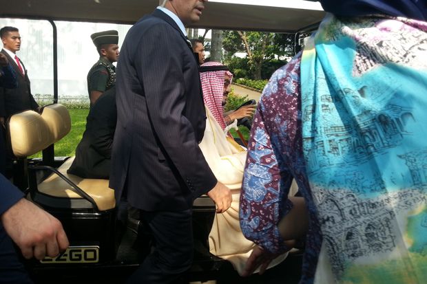 Jokowi Sopiri Raja Salman Keliling Istana