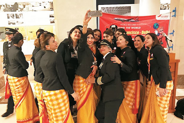Terbang India-AS, Seluruh Kru Pesawat India Perempuan