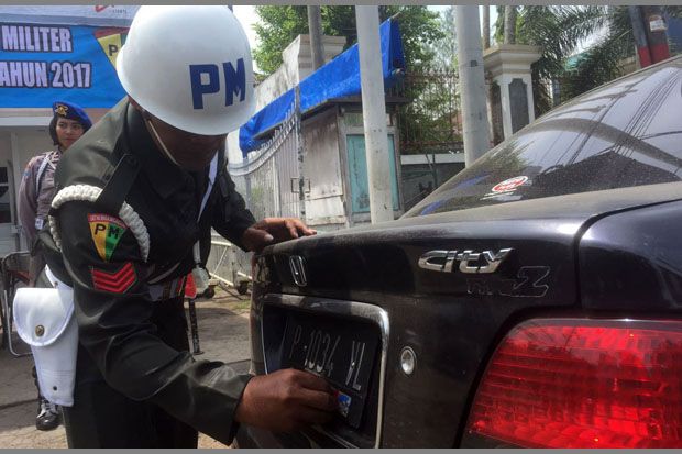 Kendaraan Pakai Stiker TNI-Polri Terjaring Razia di Pasuruan