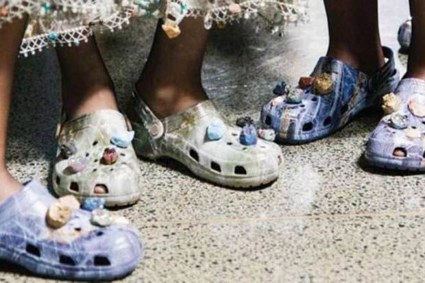 Crocs Rilis Sepatu Mewah dengan Kristal