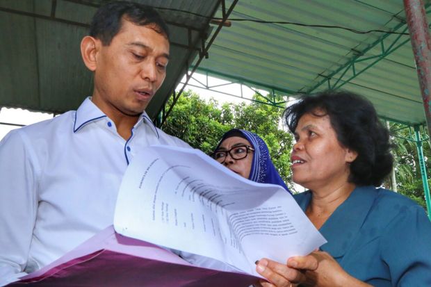 JR Saragih Turun Langsung Layani Warga Urus Administrasi Kependudukan