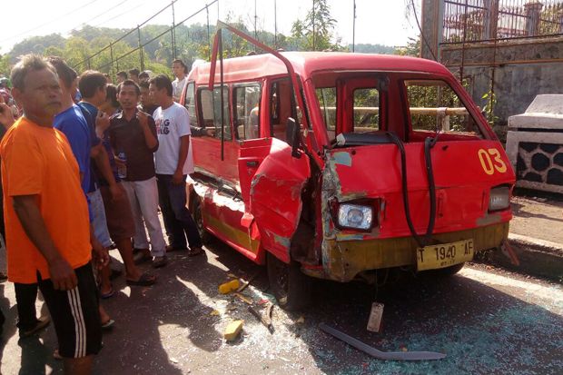 Bus Primajasa Tabrak Motor dan Angkot di Purwakarta, Tiga Tewas