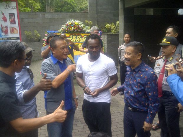 Eks Chelsea, Michael Essien Resmi Perkuat Persib Bandung