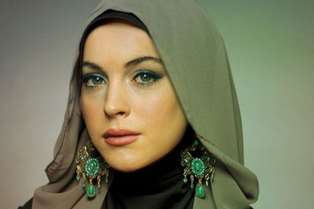 Lindsay Lohan Akan Rilis Busana Muslim?