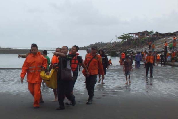 Tiga Wisatawan Pantai Glagah Tewas Tenggelam, Satu Selamat