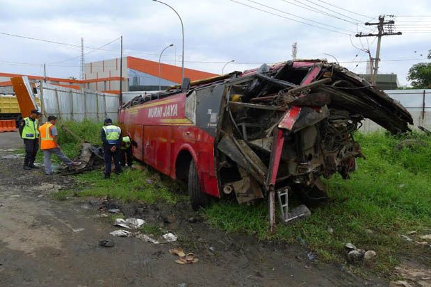 Sopir Ngebut Diduga Penyebab Bus Murni Jaya Terguling di Tol Merak