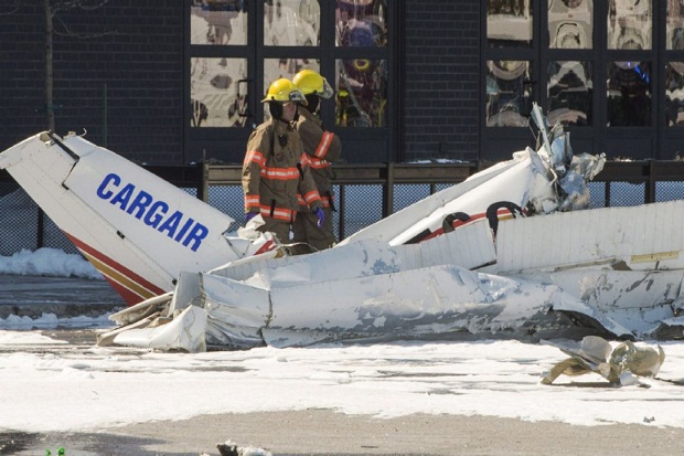 Dua Pesawat Kecil Tabrakan di Atas Mal Kanada, 1 Pilot Tewas