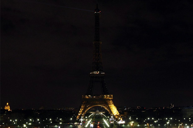 Berduka untuk Korban Teror London, Menara Eifel Matikan Lampu