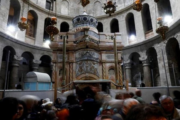 Makam Yesus Dibuka Lagi Meski Situs Suci Rawan Runtuh
