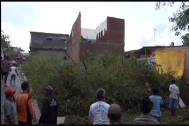 Puting Beliung Rusak Puluhan Rumah Warga dan Sekolah di Kabupaten Malang