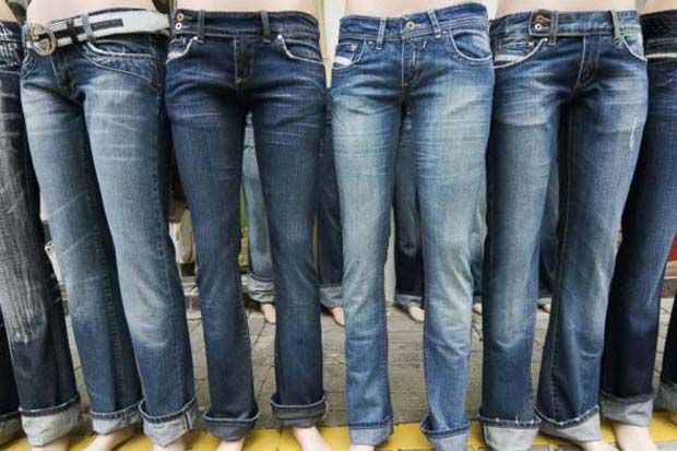 Biar Nggak Belel, Cuci Jeans dengan Air Laut