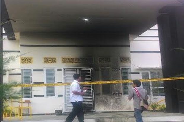 Jelang Subuh, Rumah Ketua KPUD Tebo Dilempar Bom Molotov