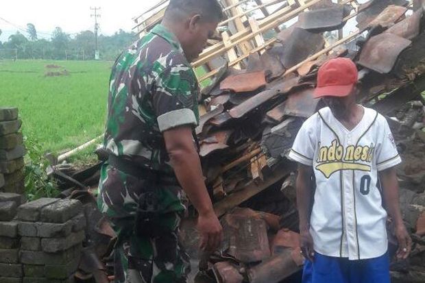 Diterjang Puting Beliung, Ratusan Rumah di Bandung Barat Rusak