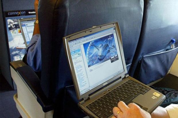 Angkasa Pura I Anulir Larangan Bawa Laptop dan Tablet dalam Kabin