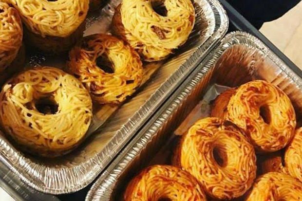 Cicipi Inovasi Kuliner Unik Donat Spaghetti
