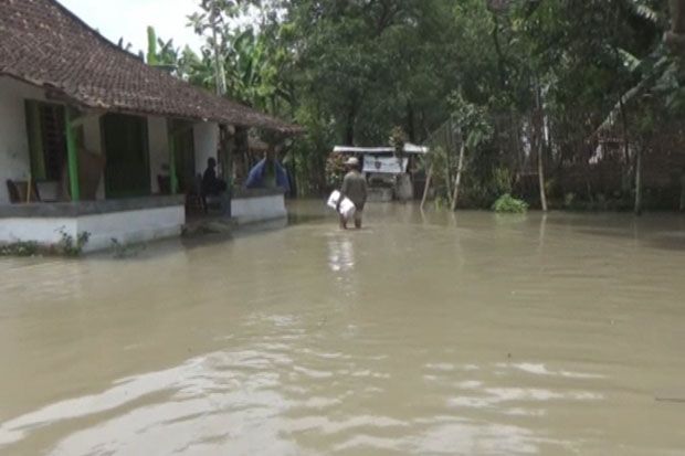 Sudah Tiga Hari, Ratusan Rumah Warga di Jombang Terendam Banjir