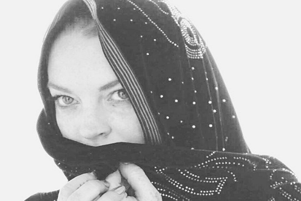 Lindsay Lohan Pakai Burkini Saat Berlibur di Thailand