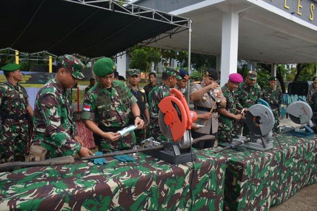 TNI Musnahkan 84 Pucuk Senpi dari Perbatasan Indonesia-Timor Leste