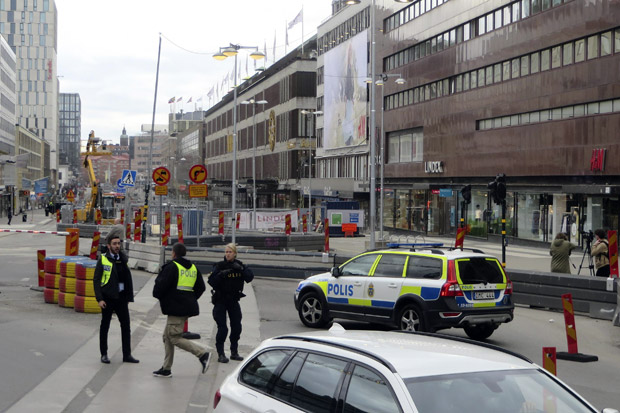 Detik-detik Aksi Teror di Stockholm Terekam CCTV