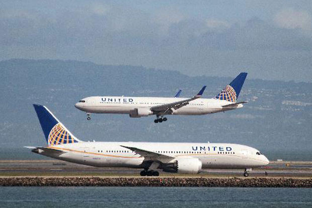 Usir Penumpang Keluar Pesawat, United Airlines Panen Kecaman