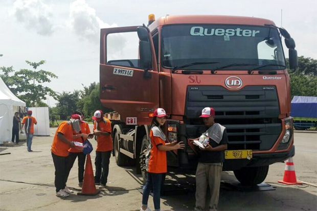 UD Trucks Apresiasi Pengemudi Truk di Cirebon