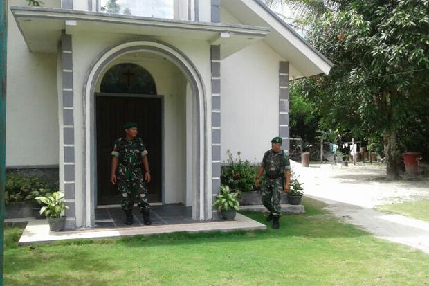 Jelang Paskah, TNI Bantu Polri Jaga Gereja di Pangkalan Bun