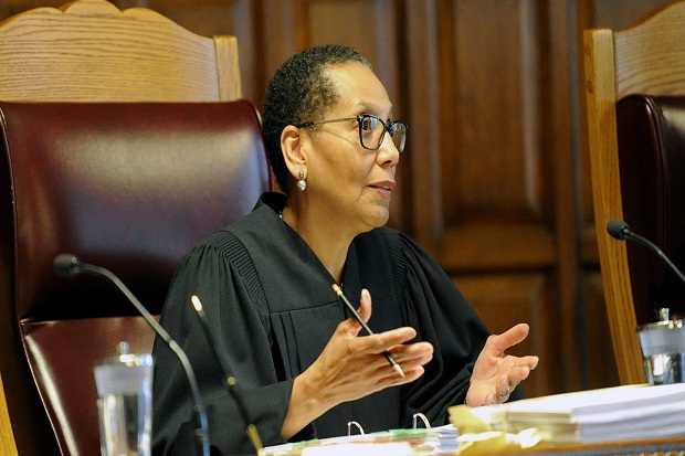 Hakim Perempuan Muslim Pertama AS Tewas di Sungai New York