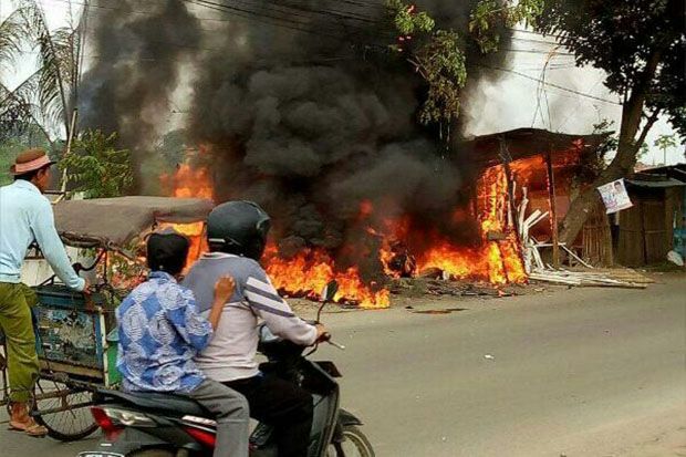 Kompor Meledak, Kios Bensin dan Pemiliknya Terbakar