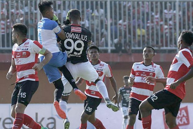Odemwingie Cetak Gol di Laga Debut, MU Menang Atas Bali United
