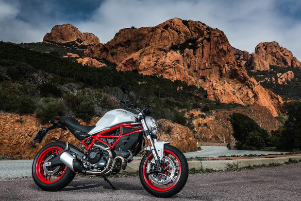 Ducati Monters 797 2017, Kesederhanaan Kental Terasa
