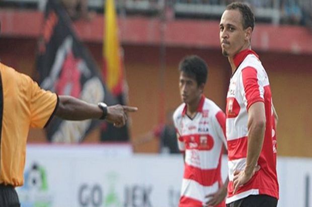 Odemwingie Takjub dengan Suporter di Indonesia