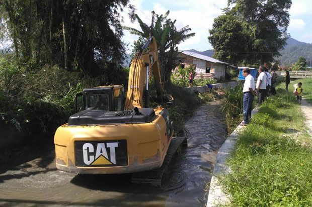 Cegah Banjir, Pemkab Taput Normalisasi Sungai