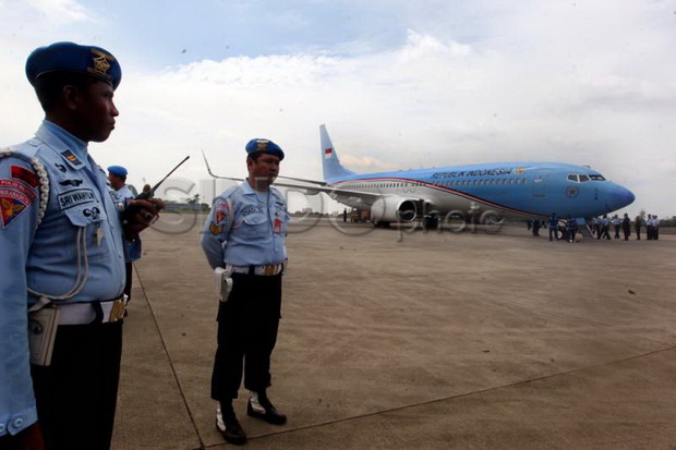 Sesmilpres Bantah Penerbangan Jokowi Batalkan Penerbangan Komersil