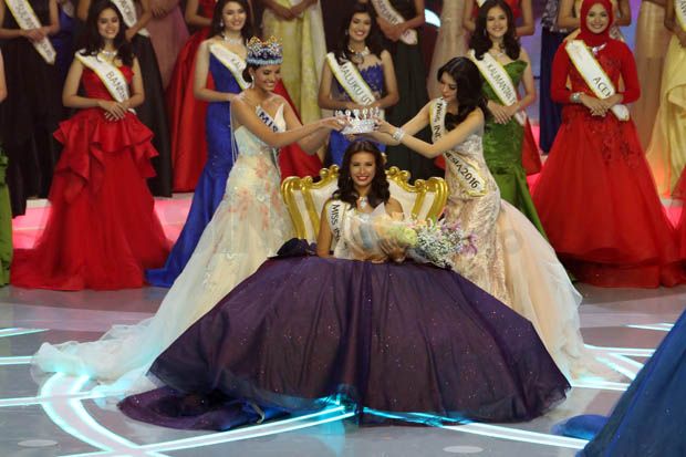 Achintya Nilsen Ditahbiskan sebagai Miss Indonesia 2017