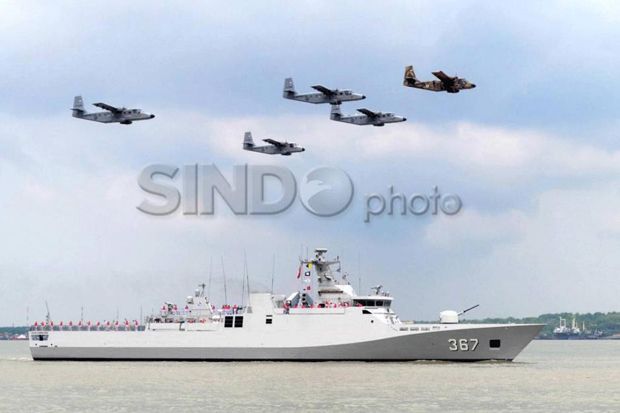 Puluhan Kapal Perang TNI Dikerahkan ke Natuna