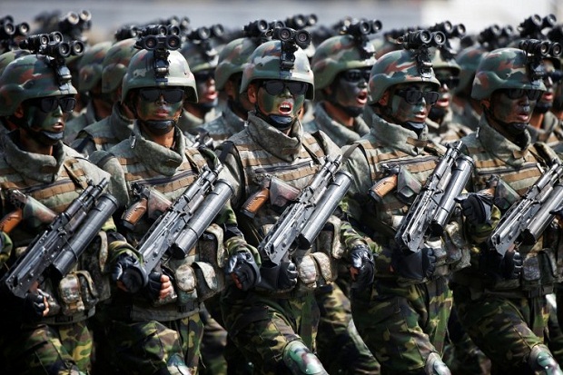 Pakar Militer AS: Pasukan Korea Utara Pamer Senjata Palsu