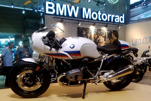 Motor Sport BMW Bergaya 70-an Curi Perhatian Pengunjung IIMS