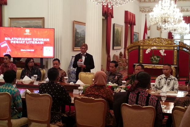 Jokowi Minta PT Pos Gratiskan Biaya Pengiriman Buku ke Daerah