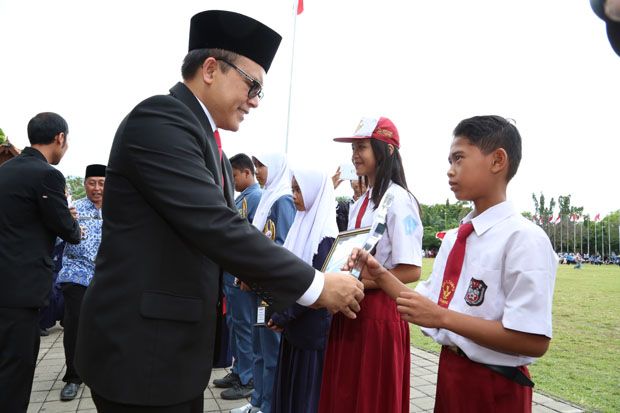 Bupati Anas Minta Pelajar Selektif Pilah Informasi di Internet