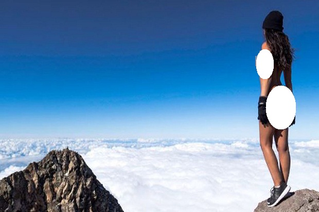 Telanjang di Gunung Suci Maori, Model Playboy Picu Amarah