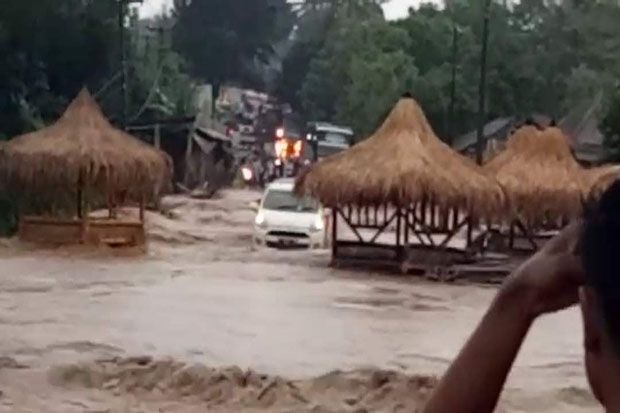 Jalan Serang-Pandeglang Terputus Diterjang Banjir