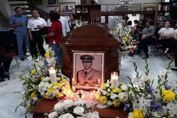Kapolri Tito Karnavian Pimpin Upacara Pemakaman Jenderal Widodo