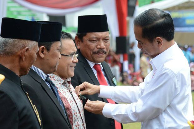 Bupati Anas Terima Satya Lencana Wirakarya dari Presiden Jokowi