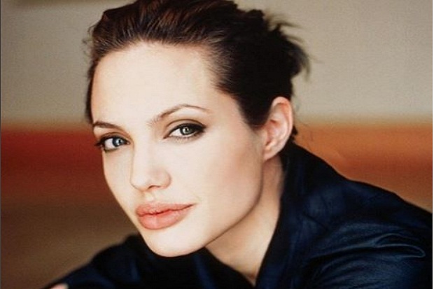 Angelina Jolie Semakin Sulit Kontrol Emosi