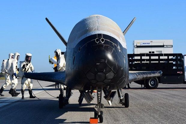 Pesawat X-37B AS Pulang ke Bumi setelah 718 Hari di Luar Angkasa